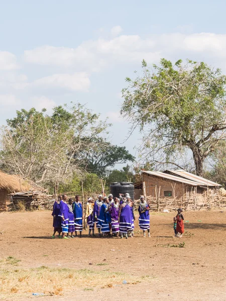 Mujeres masai bailando y cantando — Foto de Stock