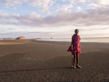 Masai rehber önde gelen turistler