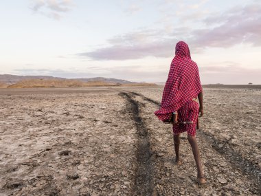 Masai rehber önde gelen turistler