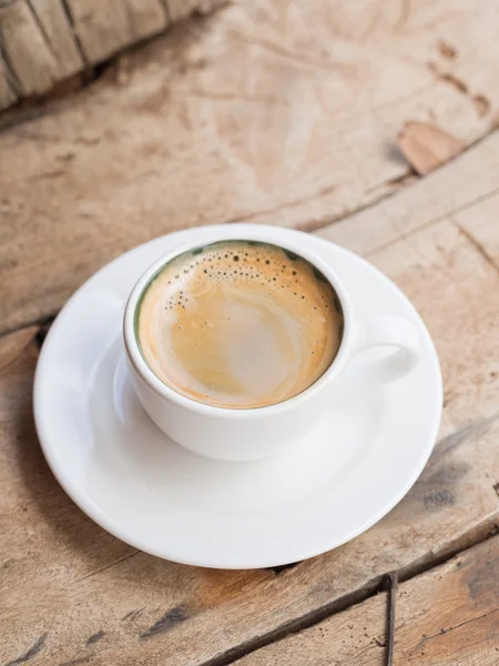 Double expresso dans une tasse blanche — Photo