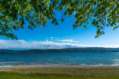 Yazın Constance Gölü manzaralı