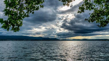 Constance Gölü 'ndeki fırtına atmosferi