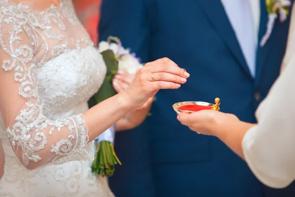Gelin ve damat düğün töreninde — Stok fotoğraf