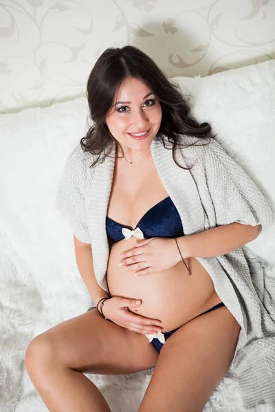 Burta unei femei însărcinate — Fotografie, imagine de stoc