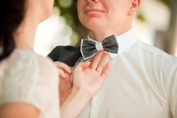 Amarrar borboleta Close-Up. Terno de noivo de casamento — Fotografia de Stock