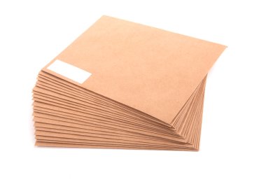 Kırpma yolu ile beyaz arka plan üzerinde izole boş zarflar