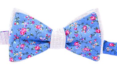 yaz çiçek baskı beyaz arka plan üzerinde izole papyon