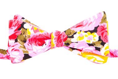 yaz çiçek baskı beyaz arka plan üzerinde izole papyon