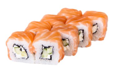 Japon yemekleri taze ve lezzetli suşi rulo izole maki