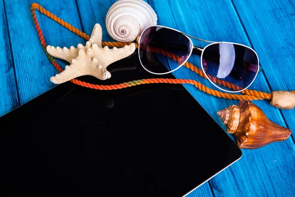 Background summer mood. tablet and sunglasses — Stock Photo, Image