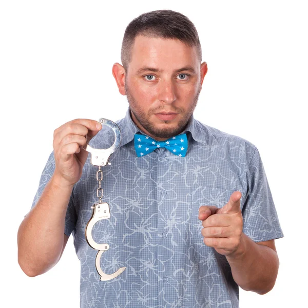 Homem adulto atraente com restolho na camisa de verão que mostra gesto em um fundo branco isolado — Fotografia de Stock