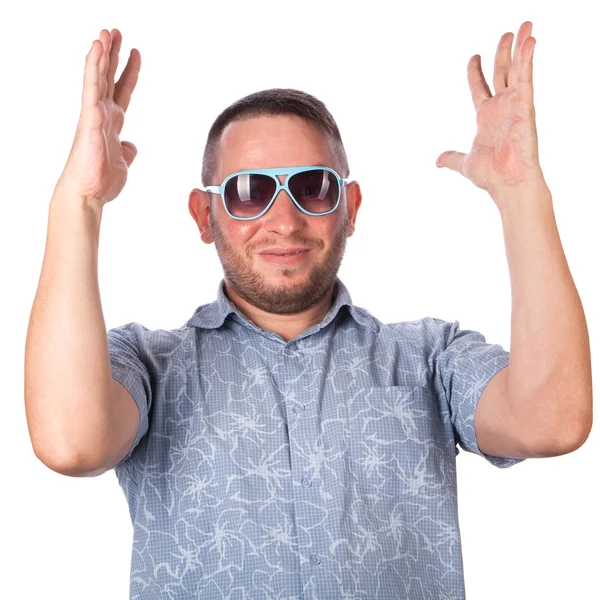 Homem adulto atraente com restolho na camisa de verão que mostra gesto em um fundo branco isolado — Fotografia de Stock