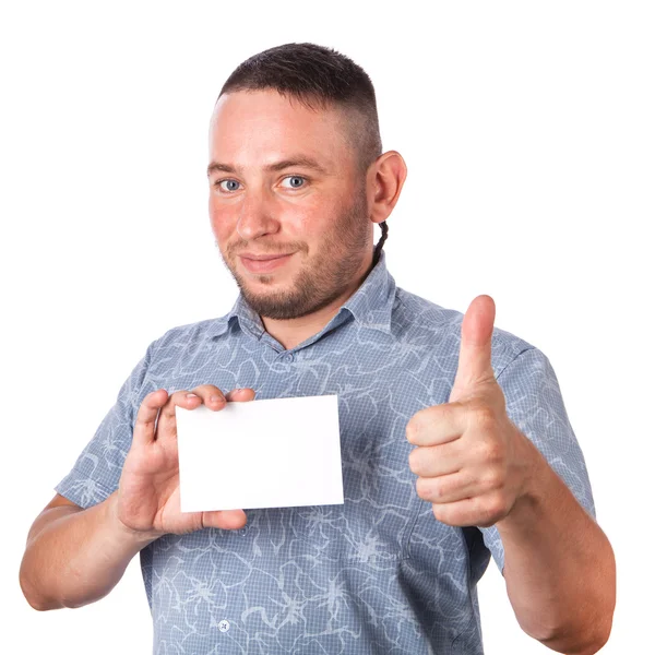 Attrayant homme adulte avec du chaume en chemise d'été dans ses mains tenant une feuille blanche avec de l'espace pour la publicité texte sur un fond blanc isolé — Photo