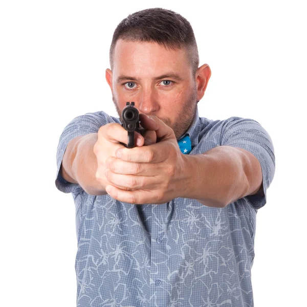 Hombre adulto serio con una barba en una pajarita azul en camisa de verano con un arma de fuego en las manos de las manos sobre un fondo blanco aislado —  Fotos de Stock