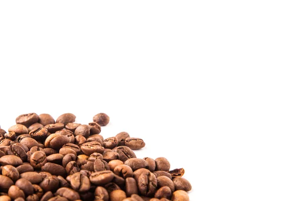 烘焙过的咖啡豆，广告文本在白色背景上孤立的空间 — 图库照片