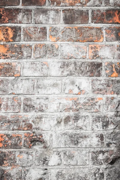 Фон текстуры. Стена старого красного кирпича брызнула белой краской — стоковое фото