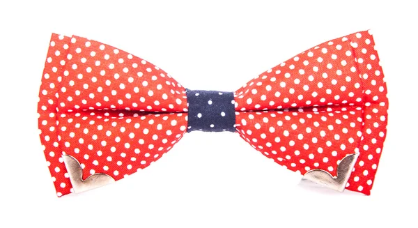 Red bow tie met witte polka dots op een afgelegen witte achtergrond — Stockfoto