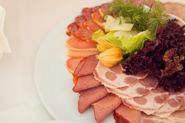 Güzel bir porsiyon et salatası