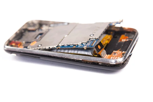 Quitar el teléfono inteligente de la batería aislado sobre fondo blanco — Foto de Stock