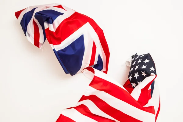 The fall of the United States and Great Britain. Falling flags o — Stock Photo, Image