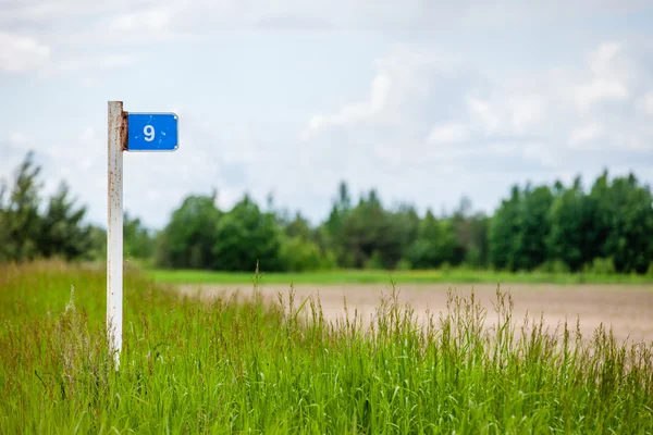 Signpost in countryside landscape. image is retro filtered with faded style . — Stock Photo, Image