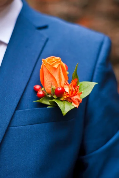 Boutonniere of orange roses in the pocket of his jacket male. — Stock Photo, Image