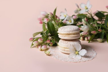 çiçekli acıbadem kurabiyesi