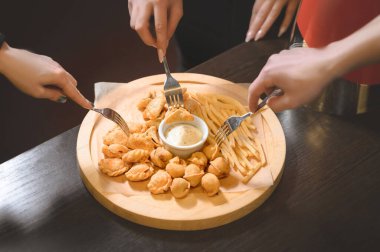 Şirket için kızarmış aperatif.