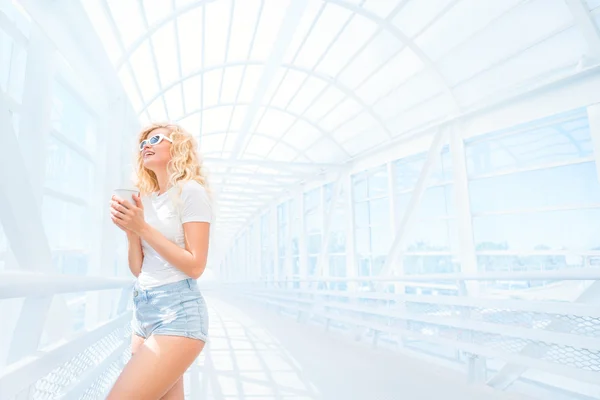 Koffie op de brug. — Stockfoto