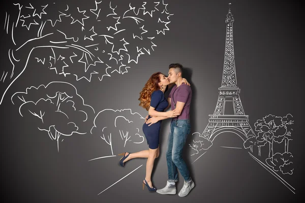 Paris romantik öpücük.