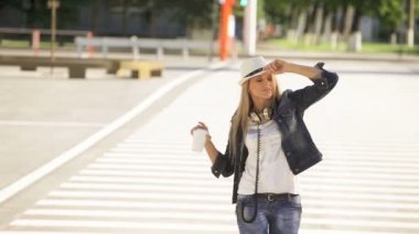 Patron gibi dans etmek.