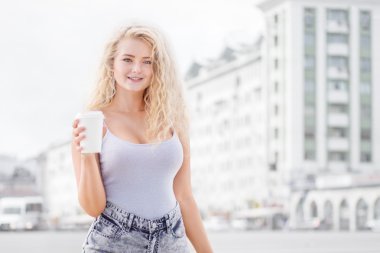 Mutlu bir gülümseme.