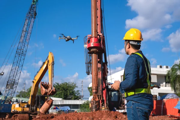 Ispezione Drone Nuovo Cantiere Operatore Che Ispeziona Nuovo Controllo Del — Foto Stock