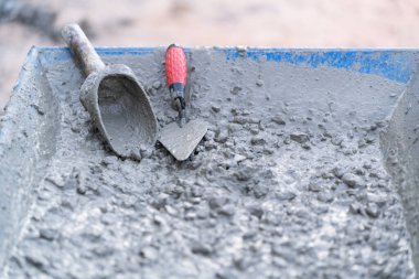 Trowel inşaat alanına çimento kalitesini kontrol etmek için ekipman koydu