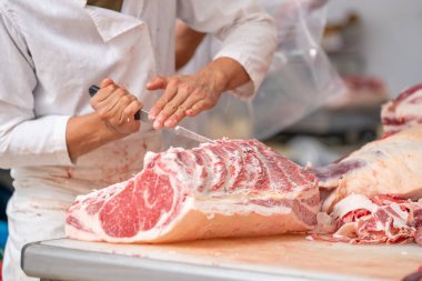 Et endüstrisi, kasap mezbahada bıçakla kesilmiş çiğ et, Wagyu Bifteği.