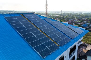 Güneş panelleri ya da çatıdaki güneş pilleri ya da teras güneş ışığıyla enerji tasarrufu yapabilir. Güneş veya yenilenebilir veya temiz enerji.