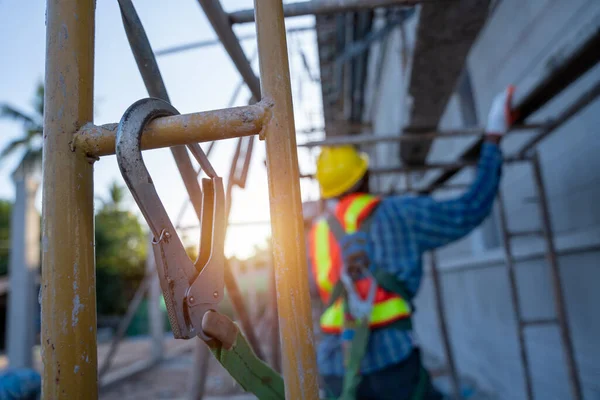 Construction Worker Wearing Safety Harness Safety Line Working High Place — Stock Photo, Image