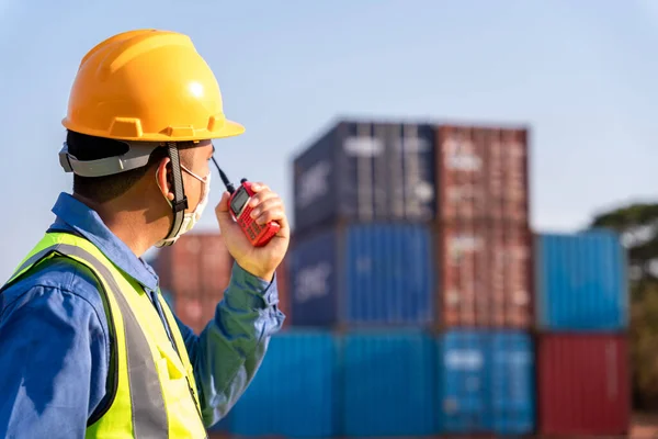 Operaio Caposquadra Asiatico Indossare Una Maschera Lavoro Utilizzare Porto Carico — Foto Stock