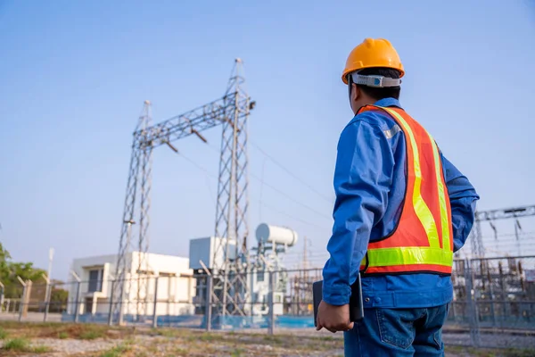 Electric Engineer Check Transmission Station — Stock Photo, Image