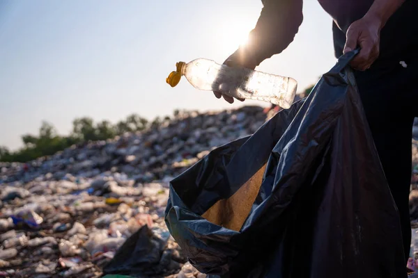 Çöp Geri Dönüşüm Konsepti Için Atık Öğütme Alanında Tekrar Kullanılacak — Stok fotoğraf