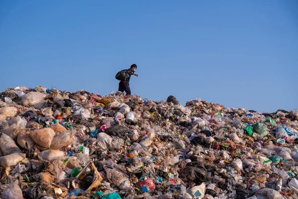 Asyalı Çöp Toplayıcısı Çöp Toplama Konsepti Geri Dönüşüm Konsepti Için — Stok fotoğraf