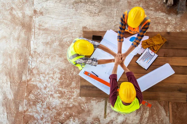 Visão Superior Trabalho Equipe Engenheiro Coordenação Mão Trabalho Arquitetos Reunião — Fotografia de Stock