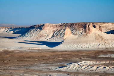 Ustyurt Plateau.Ustyurt yaylaları.Çöl ve yaylalar Ustyurt veya Ustyurt yaylaları Orta Asya 'nın batısında, Kazakistan, Türkmenistan ve Özbekistan' da parçacıklar bulunmaktadır..