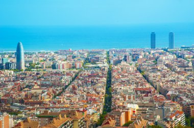 Barcelona, Akdeniz, Agbar Kulesi ve sığınaklar Carmel gelen İkiz Kuleler görünümünü. Catalonia, İspanya.