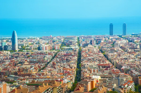 Barcelona, Akdeniz, Agbar Kulesi ve sığınaklar Carmel gelen İkiz Kuleler görünümünü. Catalonia, İspanya.
