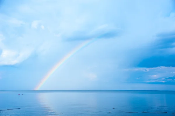 Gökkuşağı göl Syamozero, Karelya üzerinde.