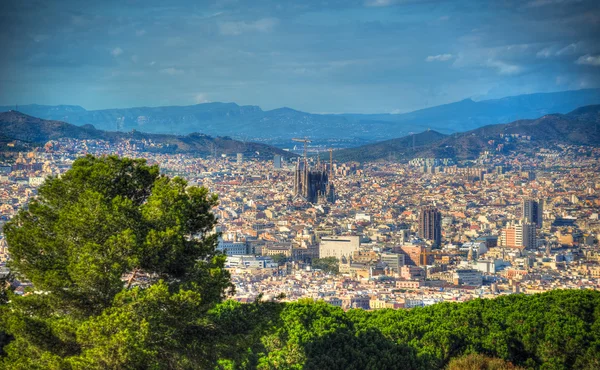 Barselona ve Sagrada Familia manzarası. Catalonia, Ispanya.