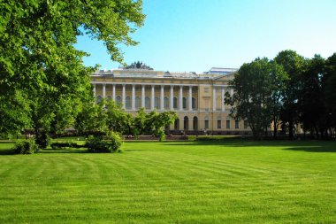 St-Petersburg Mikhailovsky Sarayı, Mikhailovsky Bahçe görünümü
