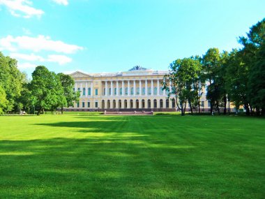 St-Petersburg Mikhailovsky Sarayı, Mikhailovsky Bahçe görünümü
