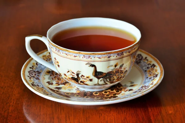 木桌上的一杯茶 — 图库照片